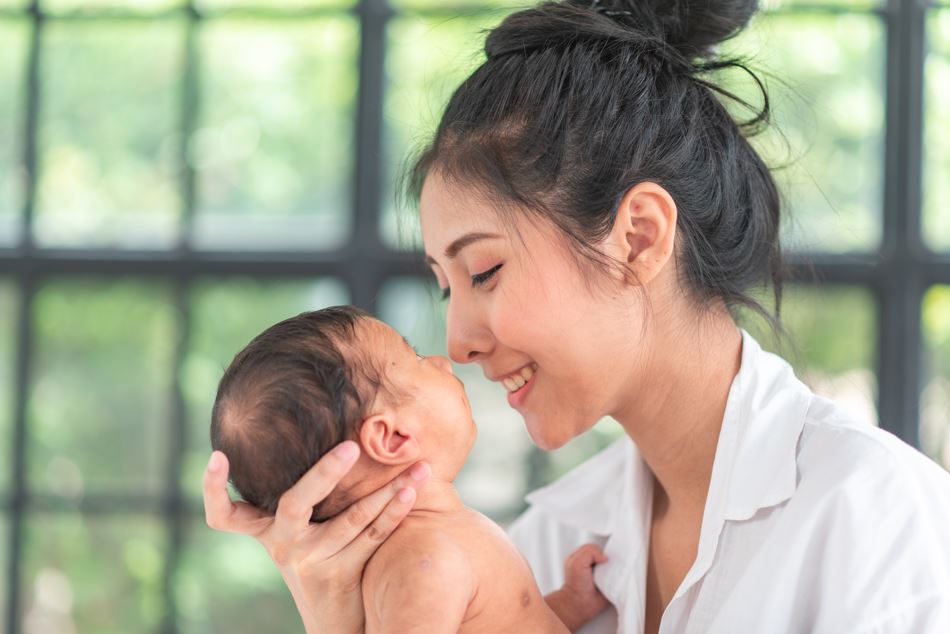 Menggendong Anak Setelah Melahirkan Merupakan Hal Penting