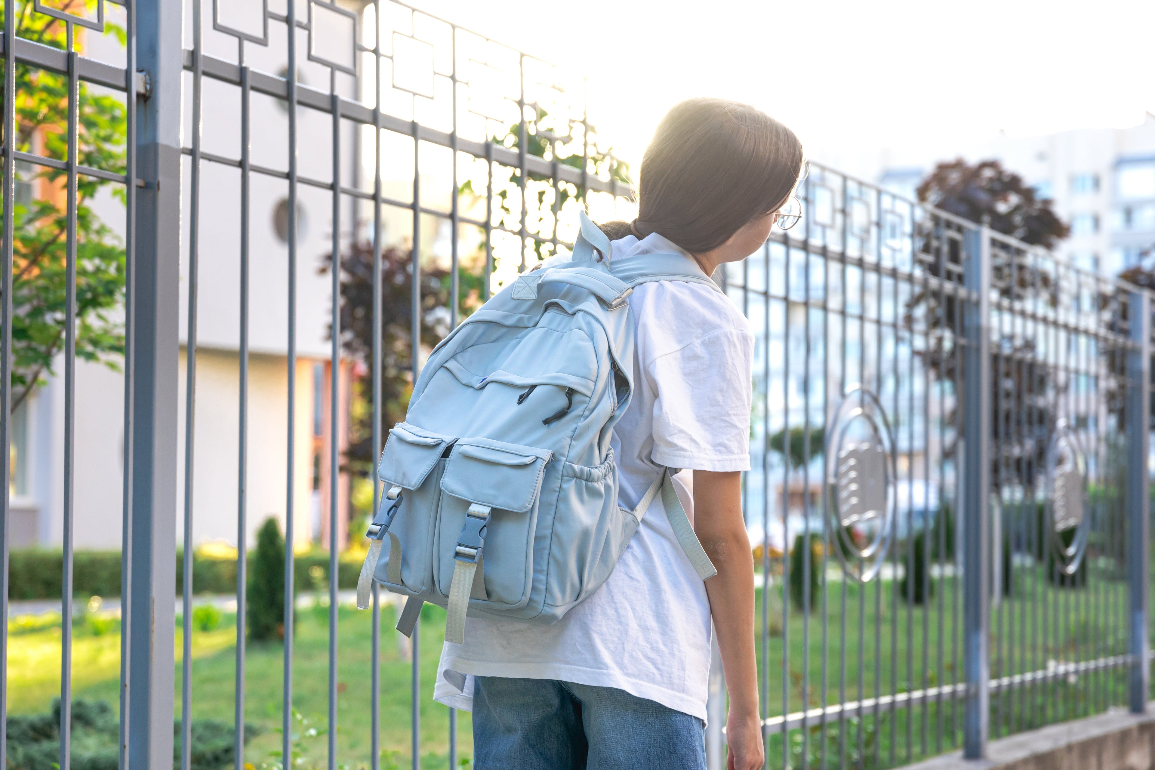 Risiko Membawa Tas Ransel Terlalu Berat bagi Anak, Bisa Hambat Tumbuh Kembang!